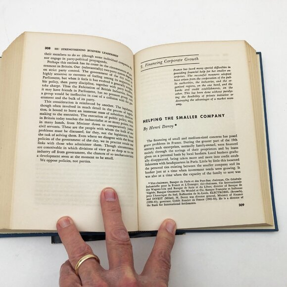 Business Leadership in a Changing World R L Baker HBDC 1962 - Picture 8 of 9